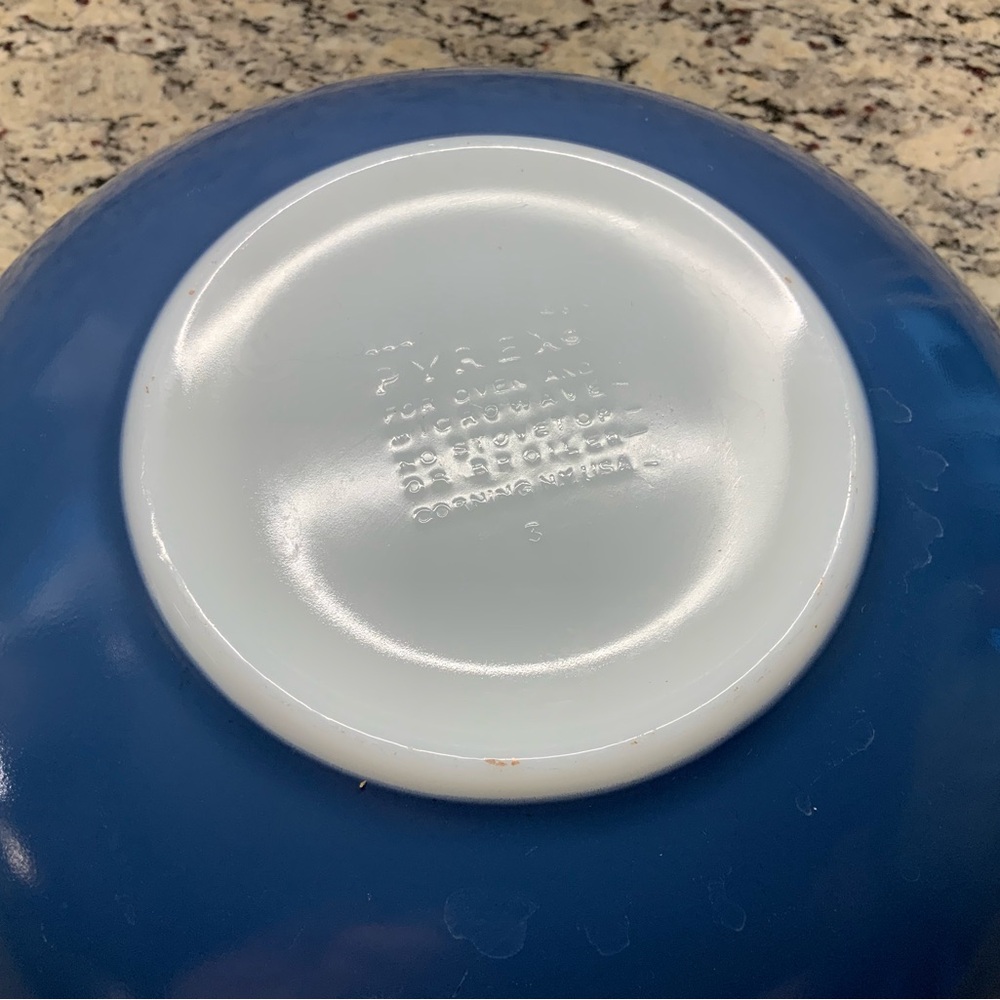 Pyrex Colonial Mist Mixing Bowl - Picture 3 of 5
